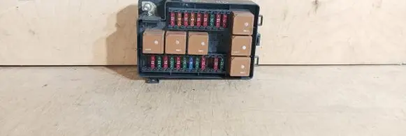 Jaguar XJ X308 Fuse module LNC2822BD 2822BD