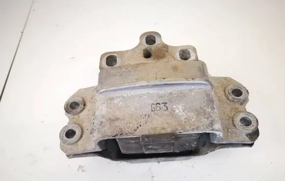 Volkswagen PASSAT B6 Engine mount bracket 3c0199555