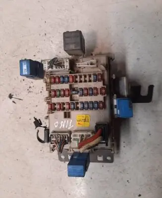 Nissan Almera Tino Fuse box set 243504U100