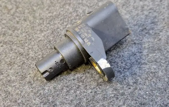 BMW X5 E53 Crankshaft speed sensor 7503140