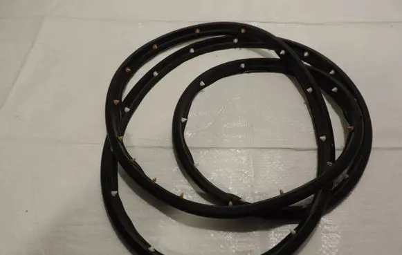 Opel Zafira C Front door rubber seal 39019692