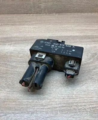 Volkswagen Golf III Coolant fan relay 1H0919506A