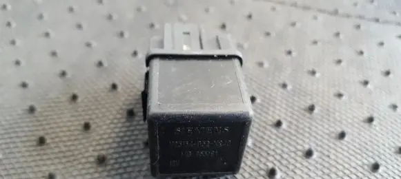 Mitsubishi Space Star Other relay MB953381 V23134-B52-X240