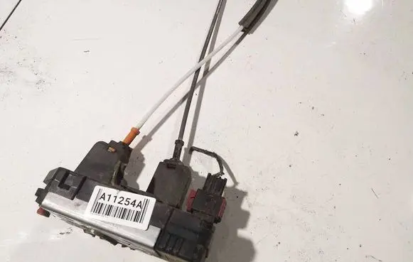 Opel Zafira A Rear door lock 24414134