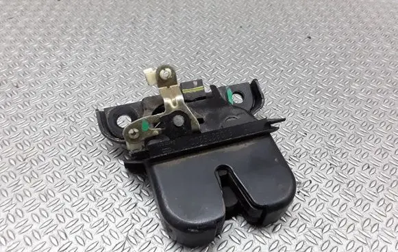 Audi A3 S3 8L Tailgate/trunk/boot lock/catch/latch 8L0827520C