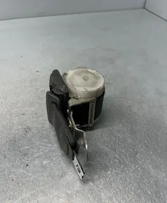 Middle seatbelt (rear)
