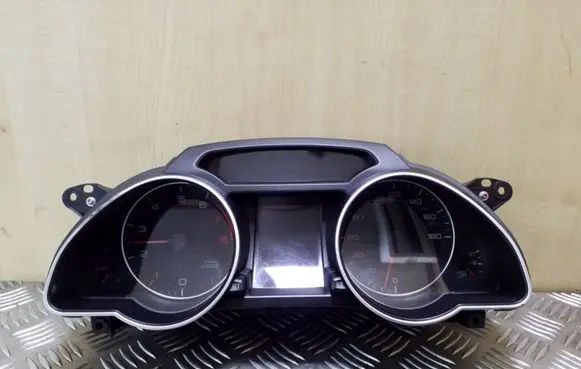 Audi A5 8T 8F Speedometer (instrument cluster) 8T0920981A