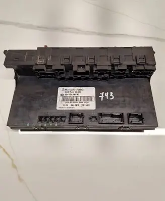 Mercedes-Benz C W203 Fuse module 2035451801 5DK00848640