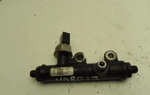 Jaguar XF Fuel distributor 4R8Q9C066AE VD8037