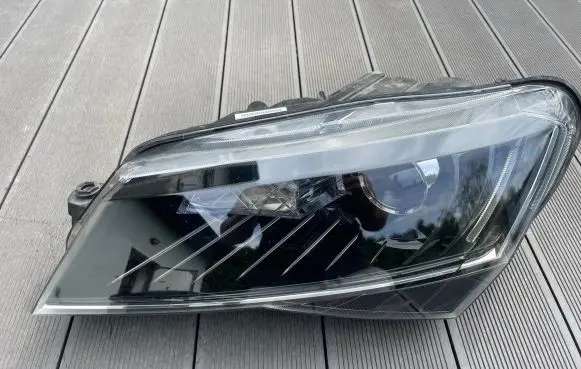 Skoda Superb B8 (3V) Headlight/headlamp 3V1941015B 1ZS01193925