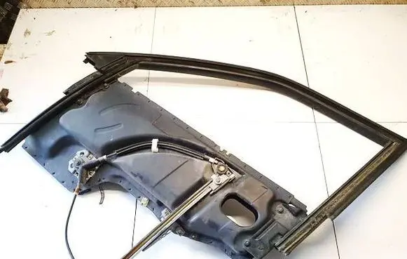 Audi 80 90 B3 Front door window/glass frame 