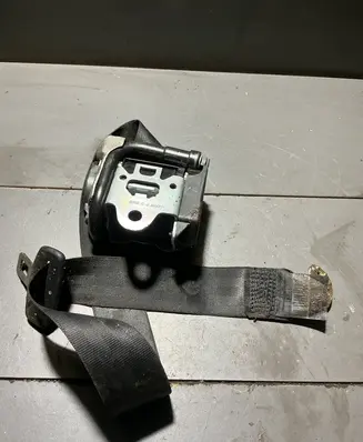 Rear seatbelt