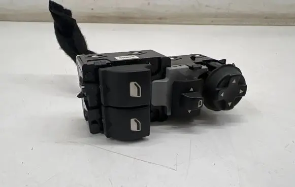 Opel Vivaro Electric window control switch 96783350