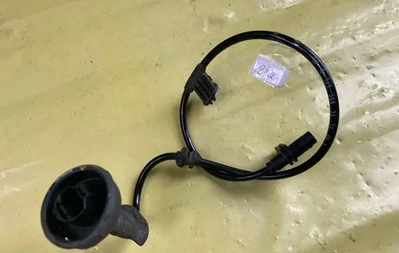 Mercedes-Benz B W245 ABS brake wheel speed sensor A1695401317