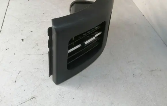 Toyota Prius (XW30) Dashboard side air vent grill/cover trim 5565047070 5566047040