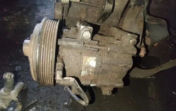Ford Fiesta Air conditioning (A/C) compressor (pump)