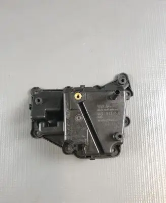 Volkswagen Golf VII Oil breather separator 04E103464K