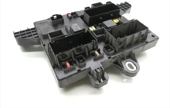 Opel Astra J Fuse module 13343950 1110078AD 365927271