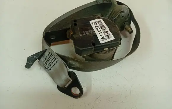 Renault Scenic I Front seatbelt 33008569