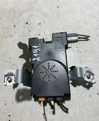 Audi A3 S3 8P Antenna control unit 8P4035225D 7617310103
