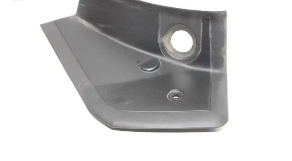 BMW 1 F40 Rear/tail light trim molding 7450666