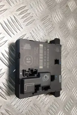 Mercedes-Benz E W211 Door control unit/module 2118201526