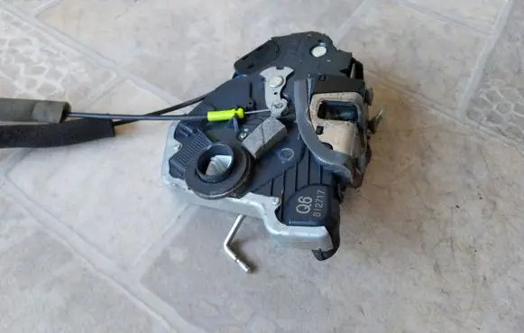 Lexus IS 220D-250-350 Front door lock 612717