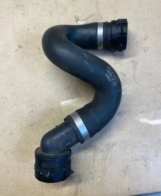 Audi Q7 4L Engine coolant pipe/hose 7L8122101D