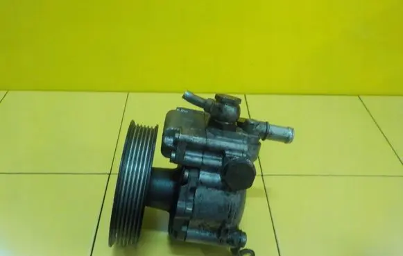 BMW 5 E60 E61 Power steering pump 678084803
