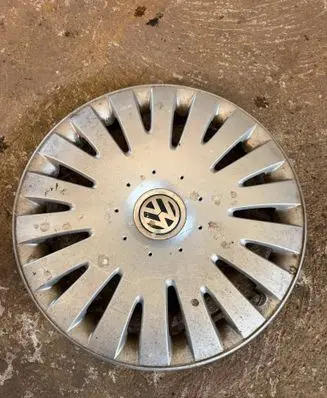 Volkswagen PASSAT B7 R16 wheel hub/cap/trim 3C0601147B