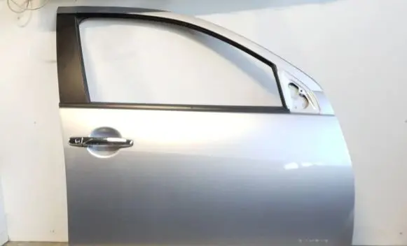 Mitsubishi Outlander Front door