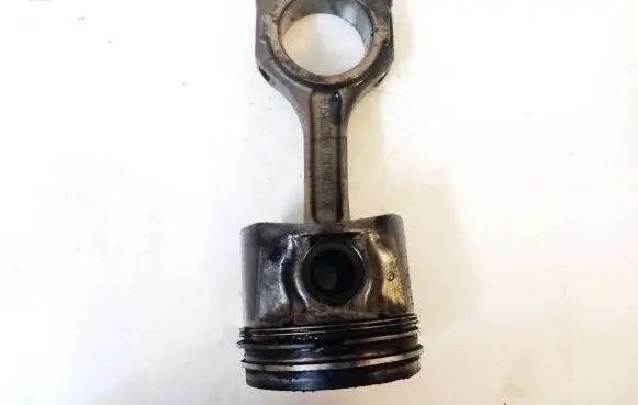 Ford Focus Piston with connecting rod