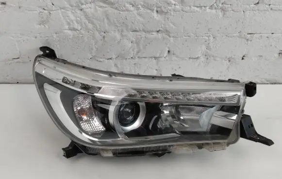 Toyota Hilux (AN120, AN130) Headlight/headlamp