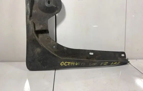 Skoda Octavia Mk2 (1Z) Front mudguard 1Z0821820