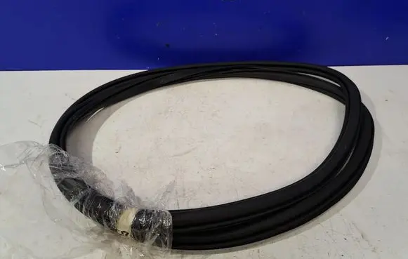 Polestar 2 Rubber seal front coupe door 31662571