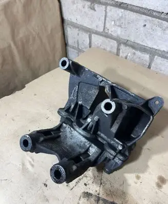 Volkswagen Transporter - Caravelle T5 Engine mounting bracket 070199343A 070199343B
