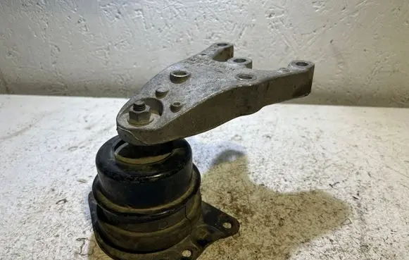 Skoda Fabia Mk2 (5J) Engine mount bracket 6Q0199185M