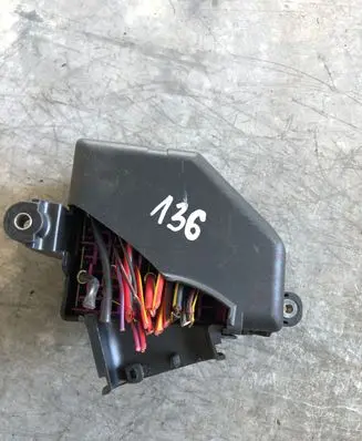 Volkswagen PASSAT B6 Fuse box set 3C0880204B