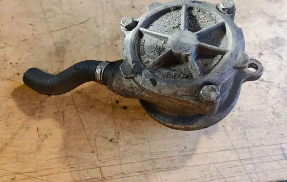 BMW 3 E46 Vacuum pump 2249939