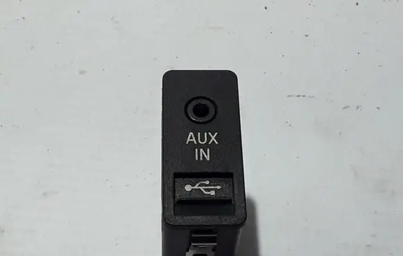 BMW 5 GT F07 AUX in-socket connector 9189175