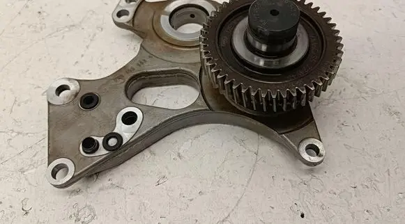 Audi A6 S6 C6 4F Oil pump balance shaft 