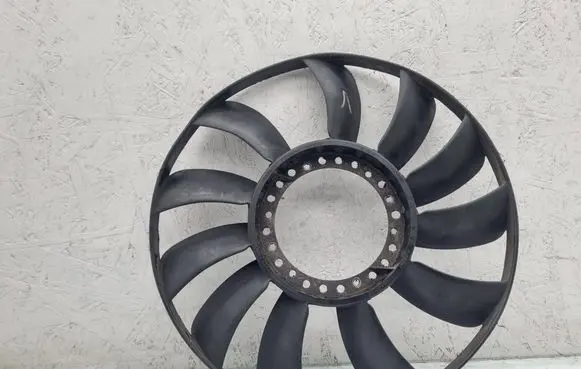 Volkswagen PASSAT B5 Fan impeller 058121301B