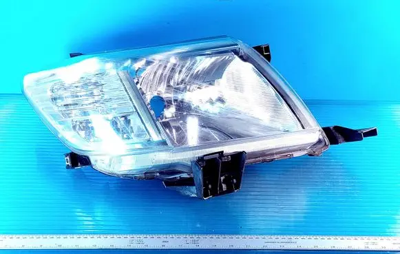 Toyota Hilux (AN10, AN20, AN30) Headlight/headlamp 5636