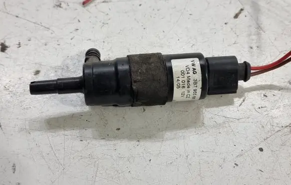 Volkswagen Golf VI Headlight washer pump 3B7955681
