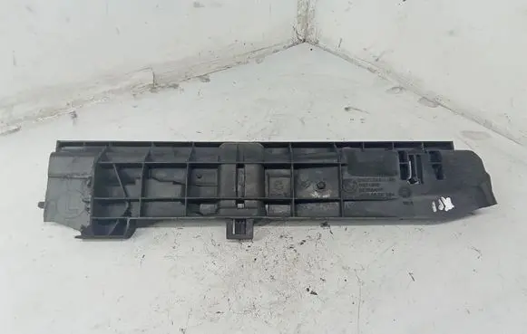 BMW X1 E84 Radiator mount bracket 7524912