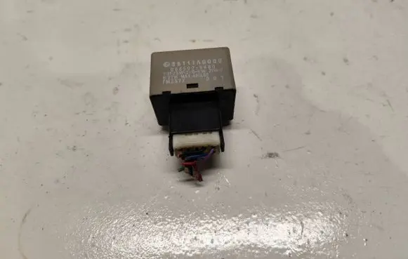 Subaru Legacy Hazard warning light relay 86111AG000 0665005480