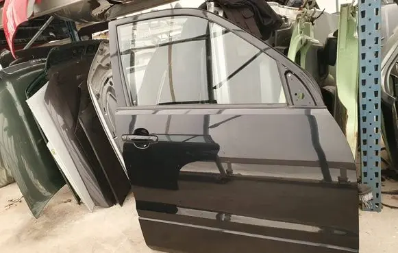 Suzuki Grand Vitara II Front door