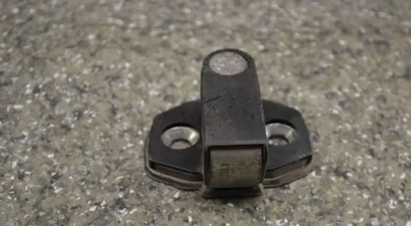 BMW 3 E36 Front door lock loop/hook striker 8122299