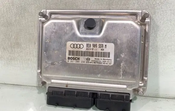 Audi A4 S4 B6 8E 8H Engine control unit/module 8e0909559m 0261208238