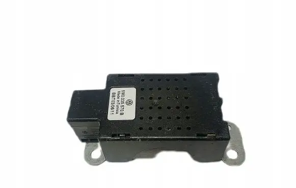 Volkswagen Golf VI Aerial antenna amplifier 5M0035570B